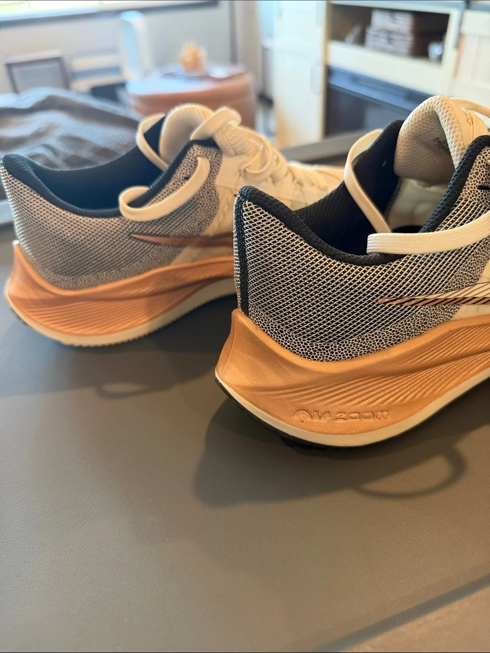 Nike Zoom Winflo 8 Women’s Running Shoes White Metallic Bronze